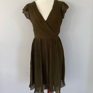 Shabby apple all over pleat dress